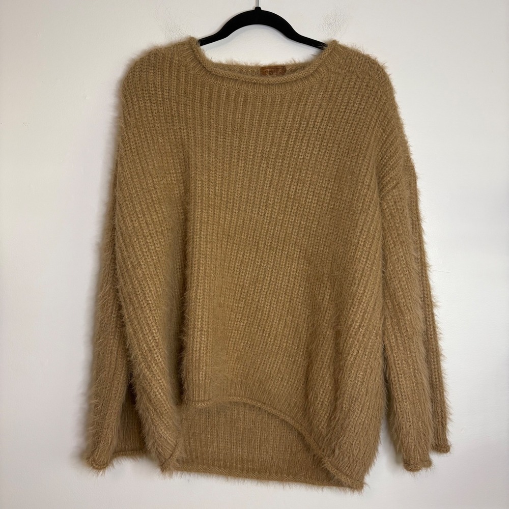 POL Womens Oversized Fuzzy‎ Eyelash Knit Sweater Shredded Back Tan Camel Small